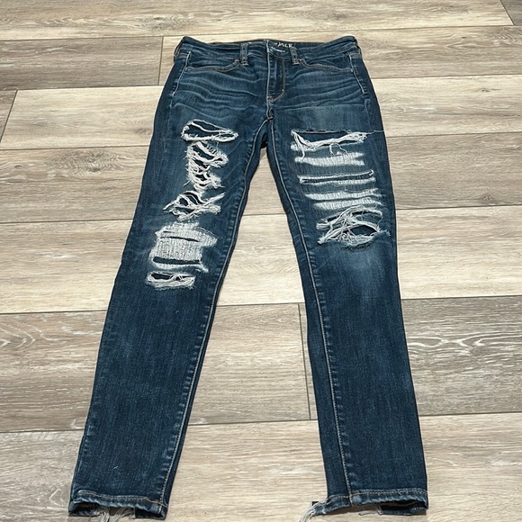 American Eagle Outfitters Denim - American Eagle Distressed Super Super Stretch Jeans size 4